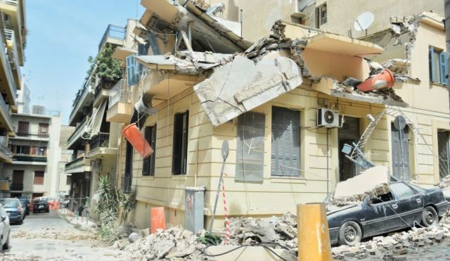 «Πήδηξε στο φορτηγό για να σωθεί και καταπλακώθηκε από τα μπάζα» – Μαρτυρία για την τραγωδία με νεκρό αστυνομικό στον Πειραιά