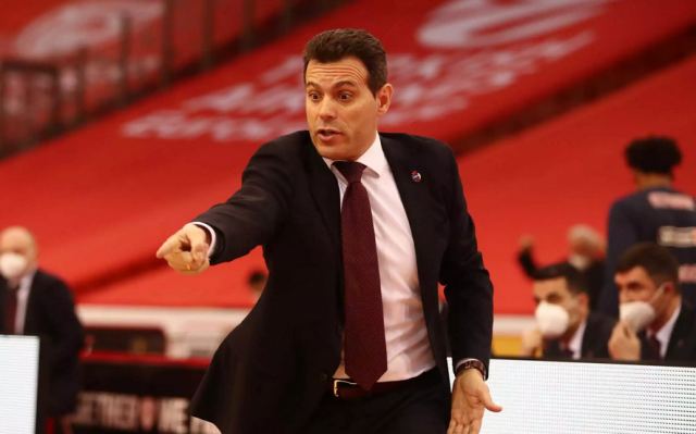 Ο Δημήτρης Ιτούδης αναλαμβάνει τη Φενέρμπαχτσε