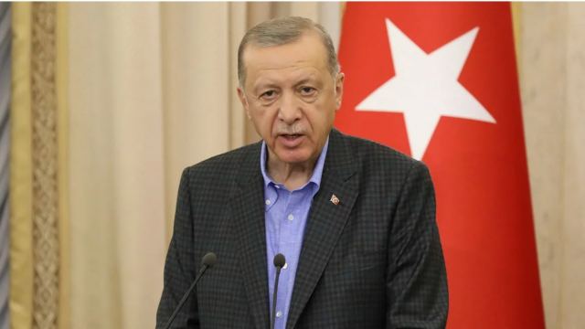 Ερντογάν: Τι σημαίνει η φράση «θα έρθουμε ξαφνικά βράδυ» που είπε στο παραλήρημά του