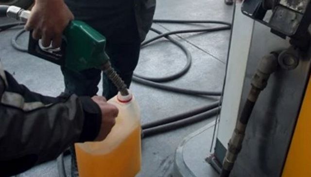 Στερεά: Έβαζε πετρέλαιο και δεν πλήρωνε!