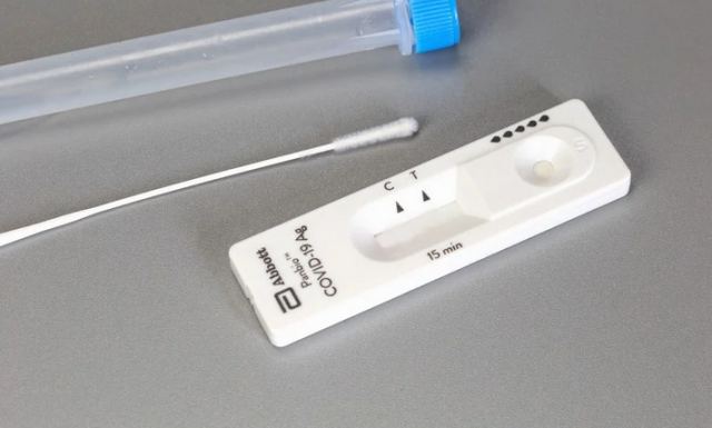 Αρχίζει η δωρεάν διάθεση των self test από τα φαρμακεία