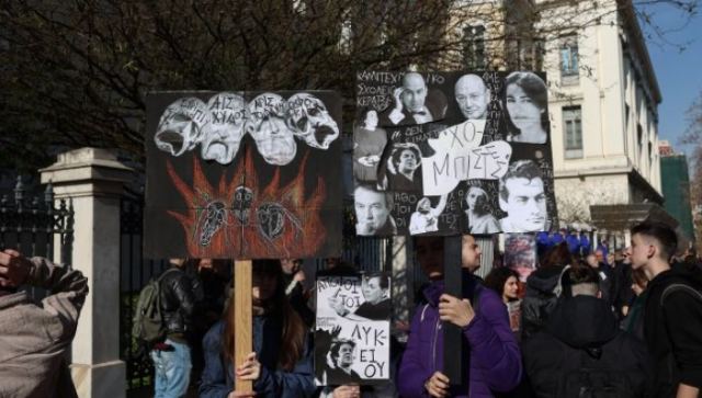 Μαυροφορεμένοι καλλιτέχνες 