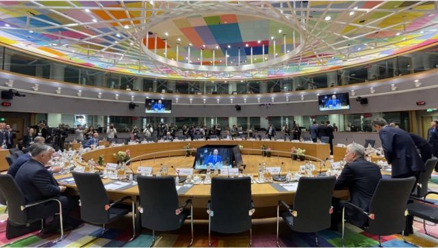 Σύνοδος Κορυφής: Οι Ευρωπαίοι ηγέτες στηρίζουν την ένταξη της Ουκρανίας - Παραμένουν τα ερωτήματα για την έκβαση του πολέμου