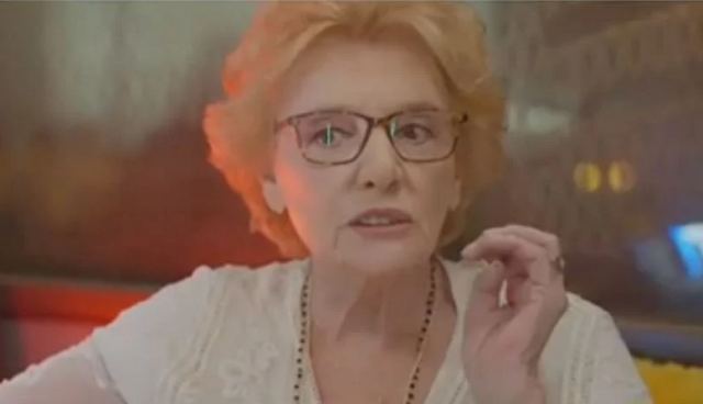 Μάρω Κοντού: Κοιμάμαι γυμνή και όταν ξυπνάω φτύνω το είδωλό μου στον καθρέπτη - 