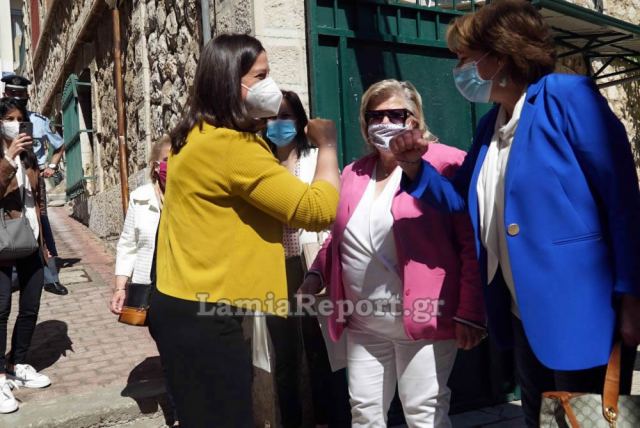 Σε σχολεία της Λαμίας η Υπουργός Παιδείας Νίκη Κεραμέως