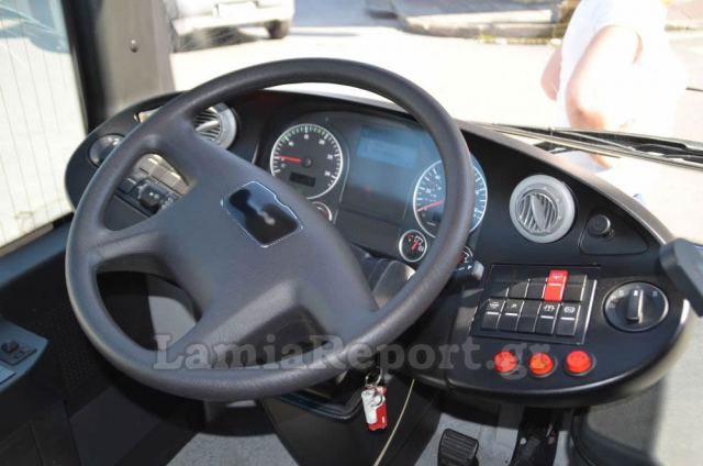 Κυνήγησε και εμβόλισε με το λεωφορείο του τη μηχανή των κλεφτών