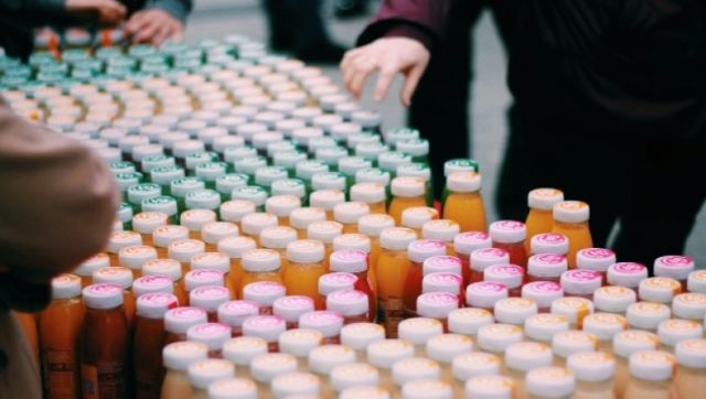 Ο λόγος που οι εταιρείες με αναψυκτικά έχουν κάνει τα καπάκια τους μη αποσπώμενα