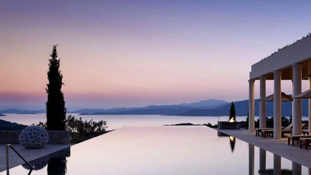 Φωτιά στην Αργολίδα - Amanzoe: Εικόνες από το πιο ακριβό ξενοδοχείο της χώρας που τυλίχθηκε στις φλόγες