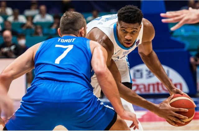 Τηλεοπτικό πρόγραμμα: Πού θα δείτε Ελλάδα-Ουκρανία με Γιάννη, αλλά και Champions League