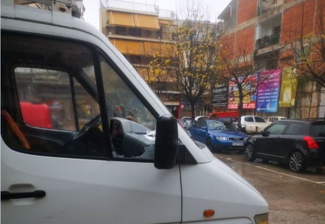 Ψάχνει αυτούς που διέρρηξαν το αυτοκίνητό του!