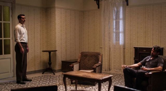 Άγριες Μέλισσες: Ο Κωνσταντής δεν αντέχει το βάρος των τύψεών του και επισκέπτεται τον Μελέτη