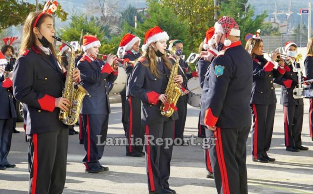 Λαμία: Έψαλαν τα κάλαντα στους ασθενείς Covid στο νοσοκομείο - Συγκινητικό βίντεο!