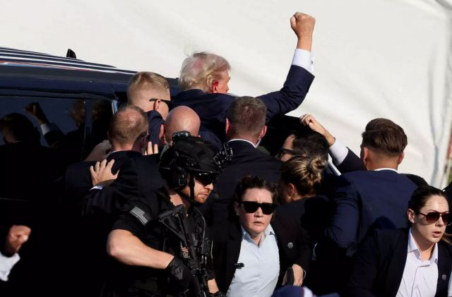 Απόπειρα δολοφονίας Τραμπ: Εκρηκτικά στο αυτοκίνητο του 20χρονου δράστη, στον πατέρα του ανήκει το όπλο