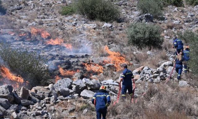 Φωτιά τώρα στη Γλυφάδα