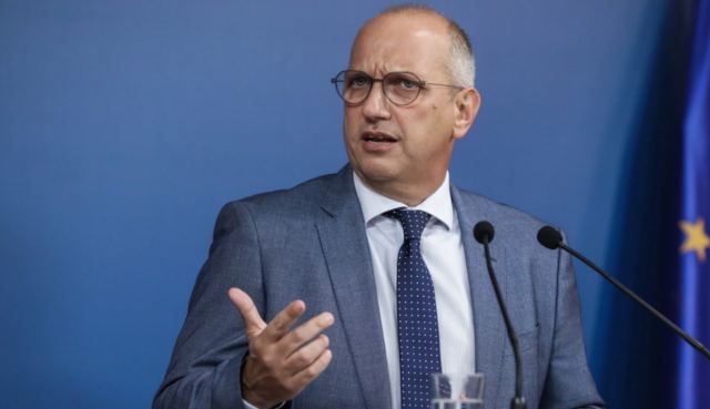 Απάντηση Οικονόμου σε Τσίπρα: Η κυβέρνηση δεν θέλει υπάρχει καμία σκιά στην υπόθεση