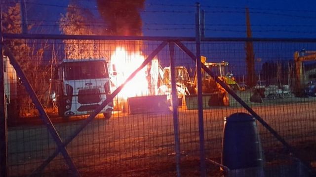 Η στιγμή της έκρηξης σε μηχάνημα που άρπαξε φωτιά (Βίντεο)