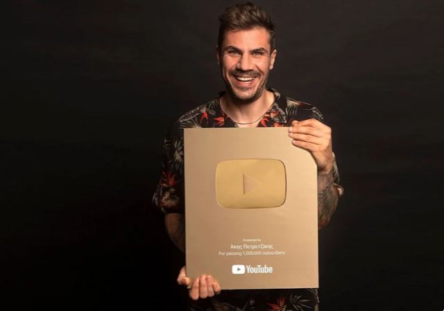 Άκης Πετρετζίκης: Ο σεφ έγινε «χρυσός» στο YouTube για 1.000.000 συνδρομητές