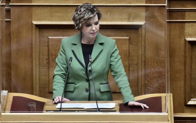 «Έσπασαν» το αυτοκίνητο της Όλγας Γεροβασίλη στην Ακαδημίας - Τραυματίστηκε ελαφρά ο αστυνομικός της