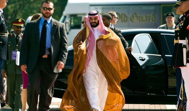 Μοχάμεντ Μπιν Σαλμάν: 300 λιμουζίνες ζήτησε ο διάδοχος της Σαουδικής Αραβίας - Φέρνει δικά του σεντόνια και πιάτα