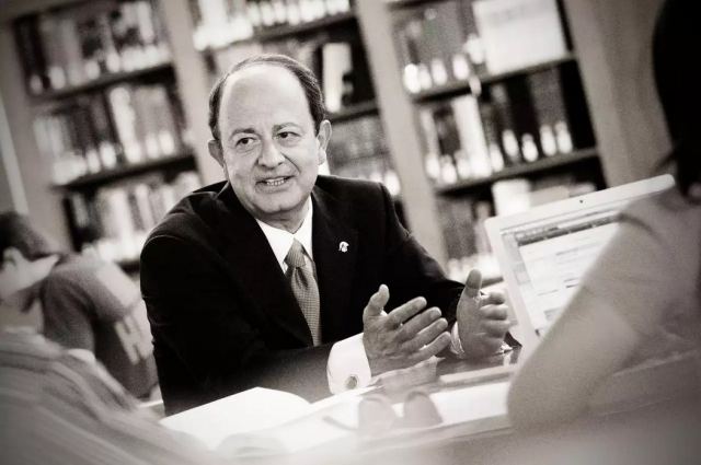 Η ανθρωπότητα βρίσκεται στο «κατώφλι» τριών τεχνολογικών επαναστάσεων που «θα μεταμορφώσουν απρόβλεπτα την ανθρώπινη ζωή»