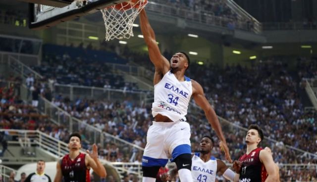 EuroBasket 2022: Τοπ σκόρερ της φάσης των ομίλων ο Γιάννης, άφησε δεύτερο τον Βεζένκοβ