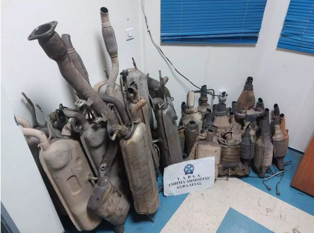 Συνελήφθησαν 12 άτομα που έκλεβαν καταλύτες από αυτοκίνητα σε όλη την Αττική