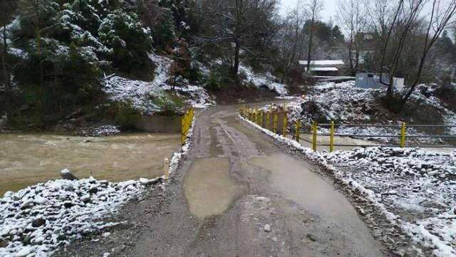Δυτική Φθιώτιδα: Άντεξε η γέφυρα στο Περιβόλι – Κλειστή η διέλευση στο Παλιούρι (ΒΙΝΤΕΟ)