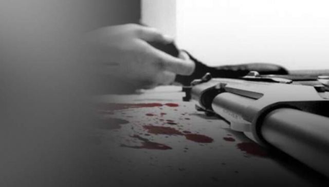 Σοκ: Αυτοκτόνησε μέσα στην πλατεία με όπλο