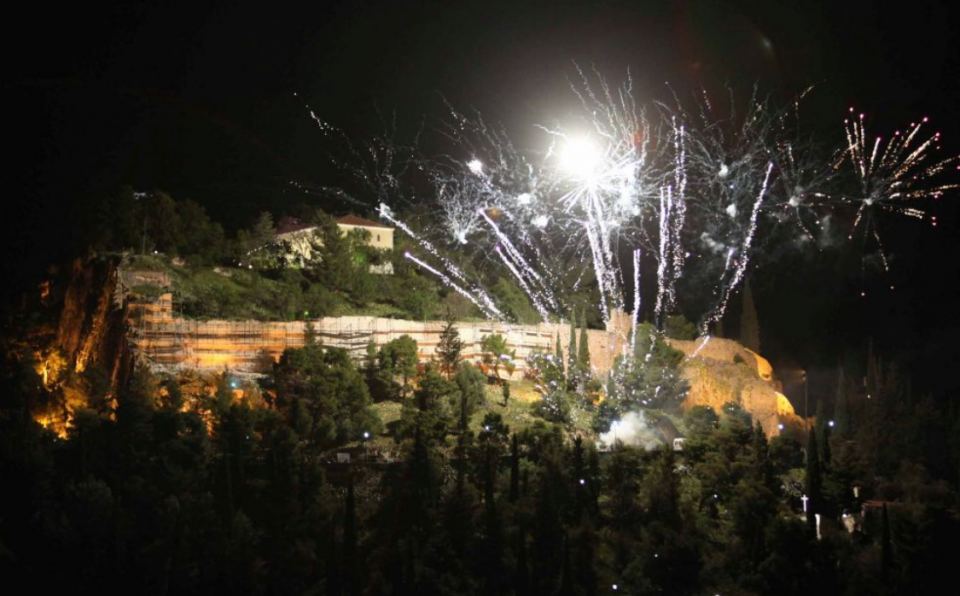 Ανάσταση στη Λαμία με εντυπωσιακά πυροτεχνήματα (ΒΙΝΤΕΟ-ΦΩΤΟ)