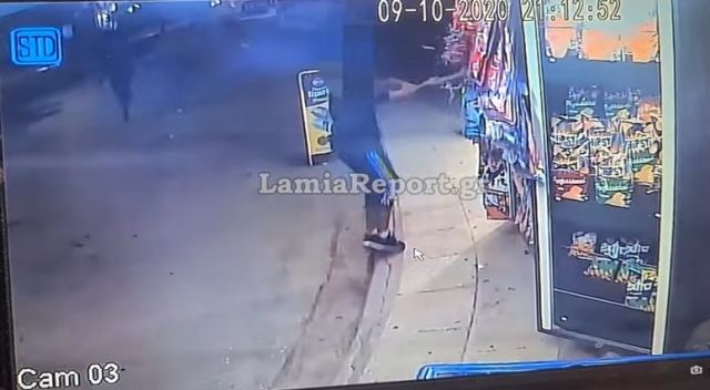 Λαμία: Η κάμερα κατέγραψε την επίθεση των ρομά στο περίπτερο - ΒΙΝΤΕΟ ντοκουμέντο