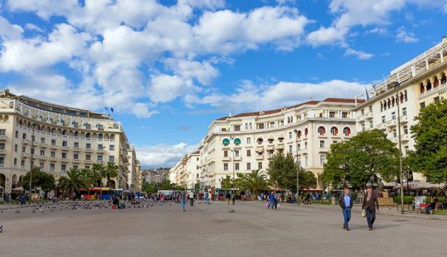 Θεσσαλονίκη: Ζητούν κοινόχρηστους χώρους για πορνοταινίες, φωτογραφίσεις με άλογα ακόμα και εκθέσεις ερπετών