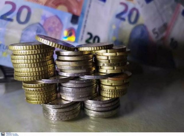 Δουλεύουμε 6 μήνες το χρόνο για να πληρώνουμε φόρους