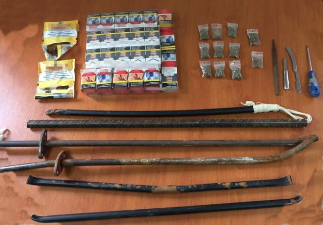 Λοστοί, λαθραία τσιγάρα και ναρκωτικά στο hot spot τη Θήβας