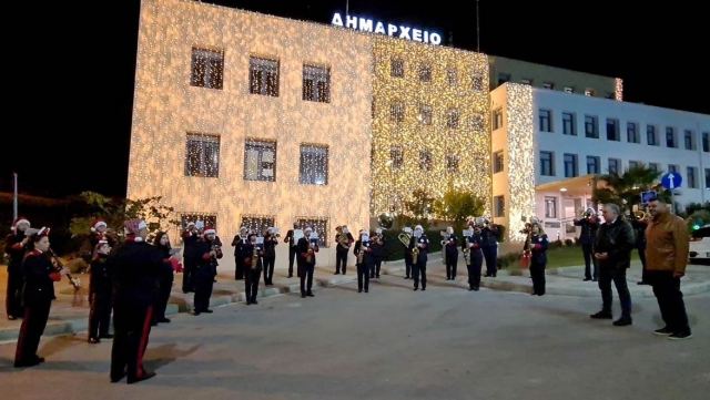 Τα «έψαλε» και στο Δήμαρχο η Φιλαρμονική Λαμίας - ΒΙΝΤΕΟ