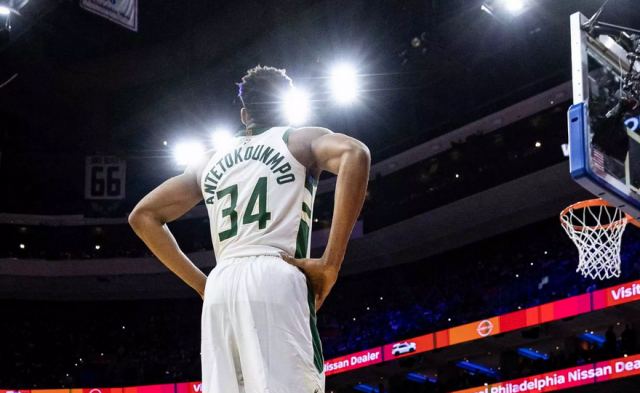 Γιάννης Αντετοκούνμπο: Οι Μιλγουόκι Μπακς «υποκλίνονται» στον κορυφαίο σκόρερ στην ιστορία τους με ένα video