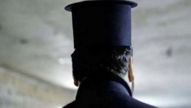 Γυναίκα χαστούκισε ιερέα για το θέμα των ταυτοτήτων!