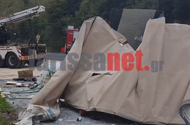 Δείτε ΦΩΤΟ από το τροχαίο με τις νταλίκες στον Πλαταμώνα