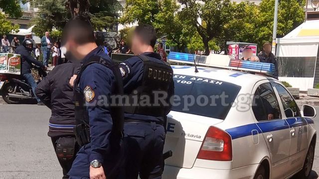 Λαμία: Άγριο μπουνίδι στην πλατεία Πάρκου!