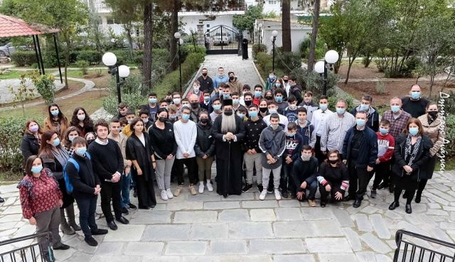 Ο Φθιώτιδος Συμεών στο Εκκληστιαστικό σχολείο για τον Άγιο Νεκτάριο (ΦΩΤΟ)