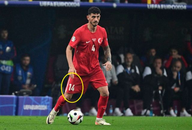 Σάλος με Ακαϊντίν: Φορούσε λάθος εμφάνιση στο ματς με τη Γεωργία - Υπάρχει κίνδυνος τιμωρίας για παίκτη και Τουρκία;