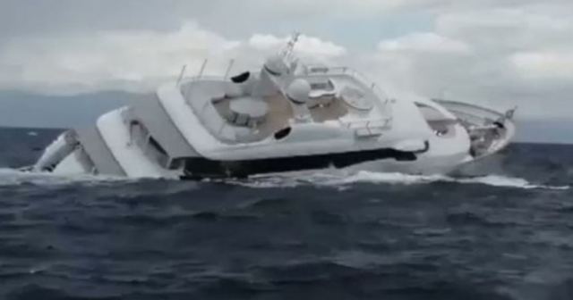 Ιταλία: Η στιγμή που σούπερ - γιοτ 40 μέτρων βυθίζεται μέσα σε λίγα λεπτά (ΒΙΝΤΕΟ)