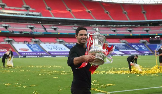 Η Άρσεναλ ανακοίνωσε την ανανέωση με τον Μίκαελ Αρτέτα μέχρι το 2025