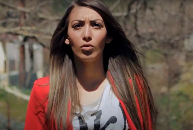 Κατερίνη: Δεν άφησαν νεαρή μουσικό να ανέβει στη σκηνή επειδή φορούσε σορτσάκι