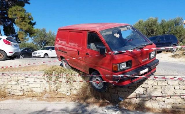 «Παρκάρισμα» για κλάματα στο Βενιζέλειο - Δείτε πως άφησε το αυτοκίνητο και μπήκε στα ενδότερα