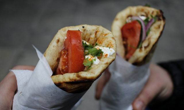 Εύβοια: Παρ’ ολίγον τραγωδία με 13χρονο που του έκατσε το σουβλάκι στον λαιμό