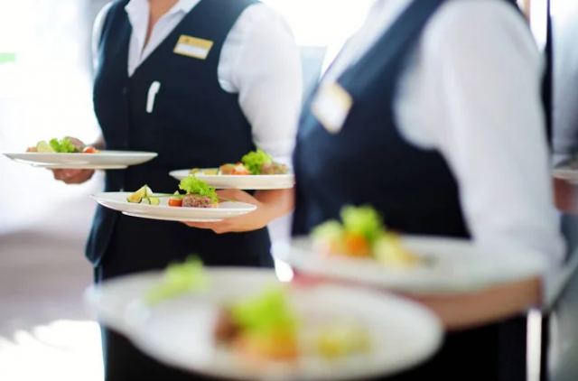 Ζητούνται άτομα για σέρβις από εστιατόριο στα Καμένα Βούρλα