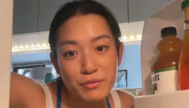 Το αγόρι της τής ζήτησε πίσω τα 7 δολάρια που πλήρωσε για το φάρμακό της - Το viral βίντεο και οι αντιδράσεις