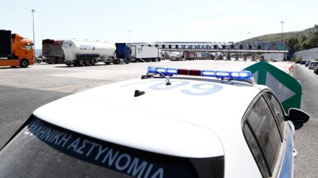 Απίστευτη καταδίωξη 73χρονου! Πέρασε με e-pass και εγκλώβισε πίσω από τις μπάρες 6 περιπολικά!