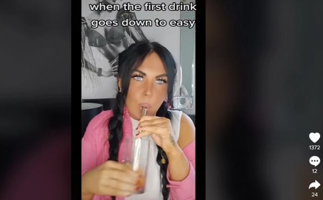 Έκανε το χόμπι της επάγγελμα: Παρτάρει και πληρώνεται – Το μυστικό της για να μην έχει ποτέ hangover