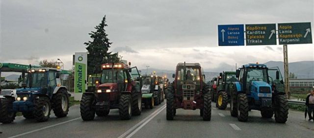 Ζεσταίνουν τις μηχανές οι αγρότες